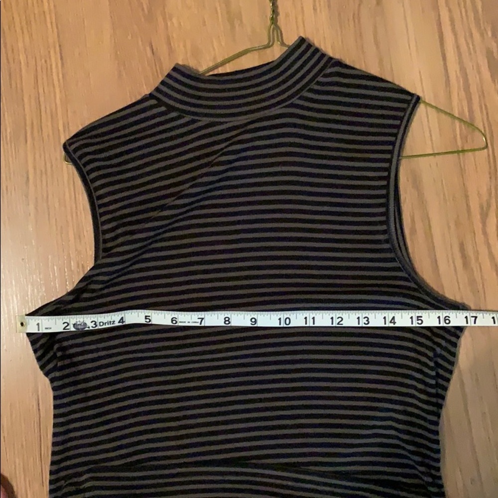Mock neck ribbed modern green stripe tank. Medium - Picture 7 of 8